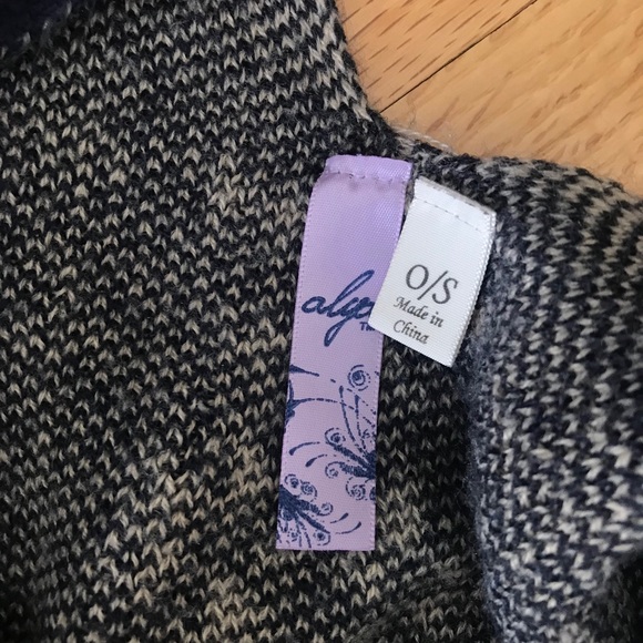 Navy poncho - Picture 3 of 3